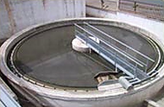 Decantador circular en planta de depuración